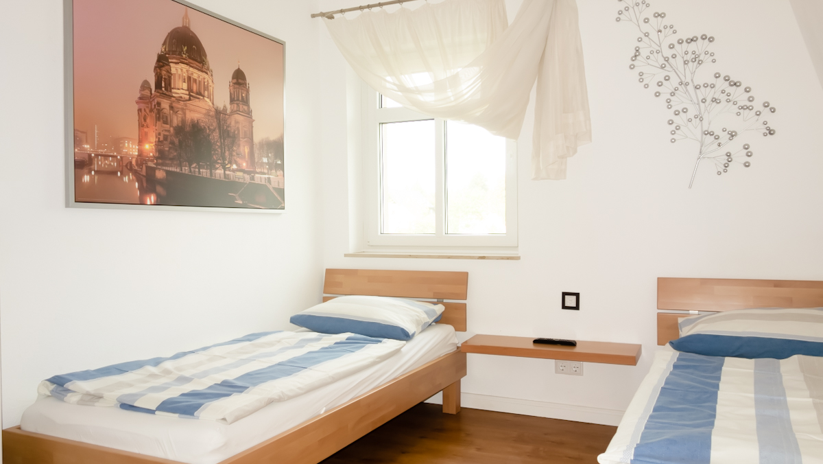 Schlafzimmer Gartenseite